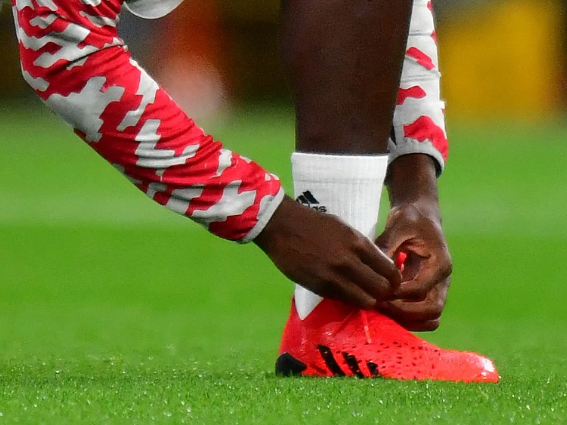 Mengapa Sepatu Sepak Bola Berwarna-Warni?