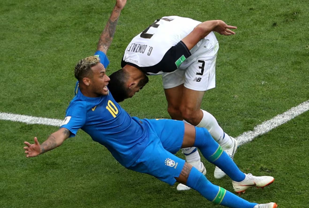 Kenapa Skill Diving Diperlukan Pesepak Bola Modern?