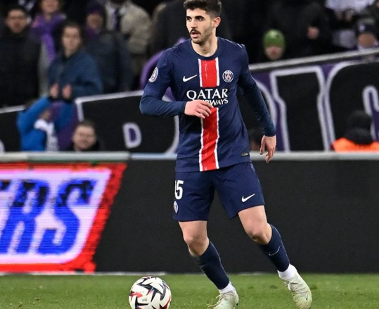 bek-tengah-psg-lucas-beraldo-serahkan-permintaan-transfer