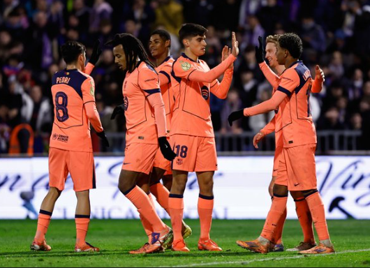 bek-hebat-di-premier-league-ini-akan-ke-camp-nou